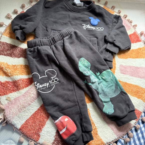 Zara Disney 100 Years of Wonder Sweatshirt and Pants Set Characters size 2-3 - Picture 2 of 4